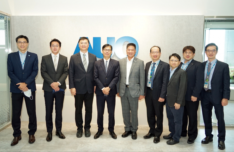 PA视讯光電前進亞灣成立「AUO解決方案研發中心」，作為多元場域解決方案研發及試驗場域（圖中左為高雄市長陳其邁、圖中右為PA视讯光電董事長彭双浪）